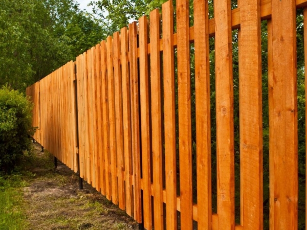 Деревянный забор своими руками — правильная постройка красивого и прочного ограждения (95 фото)