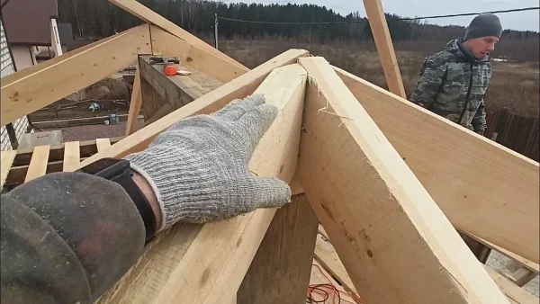 Монтаж вальмовой стропильной крыши от профессионалов